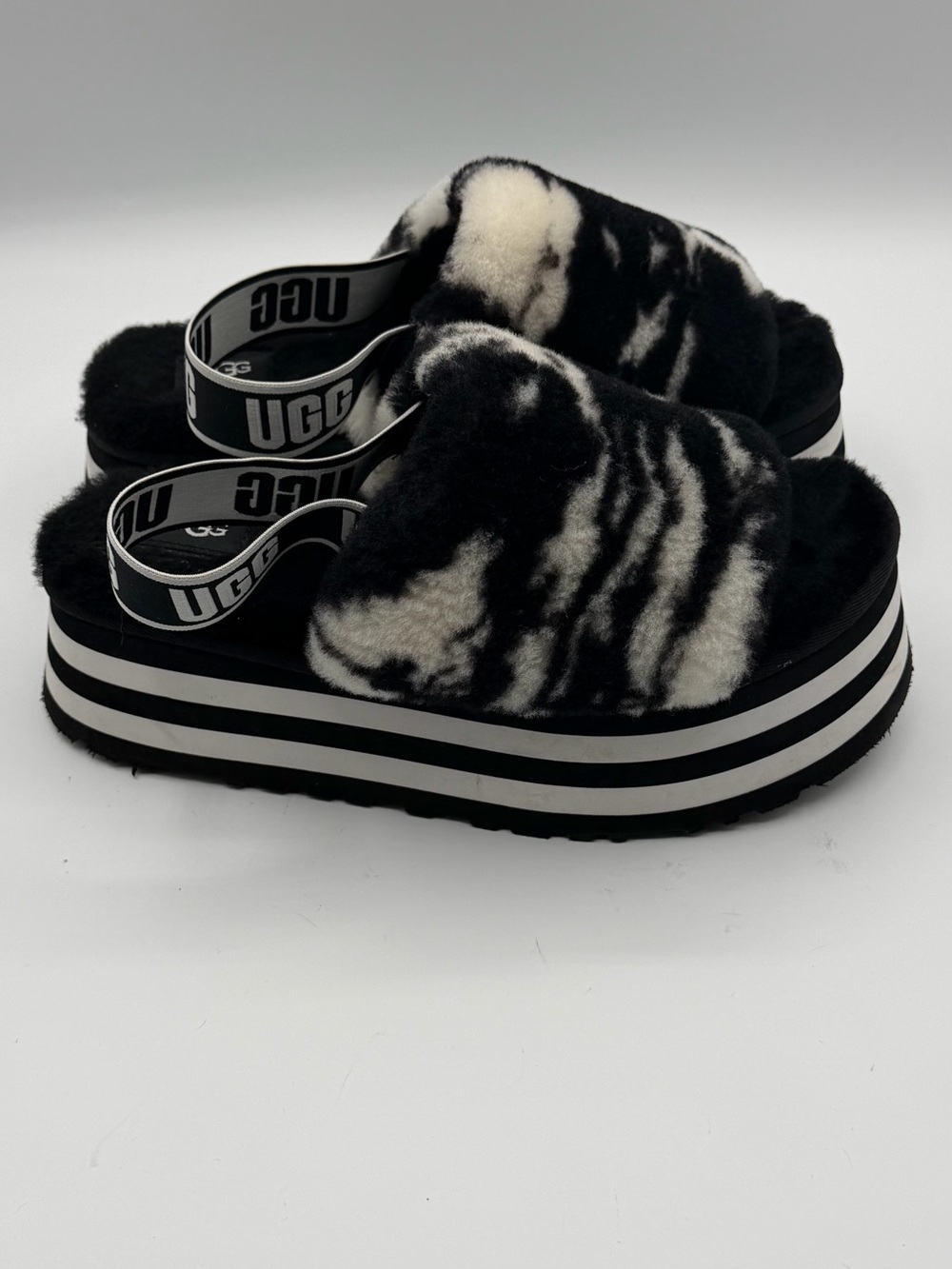 UGG DISCO MARBLE SLIDE SLIPPERS SANDALS BLACK & WHITE BACK STRAP WOMEN’S 8